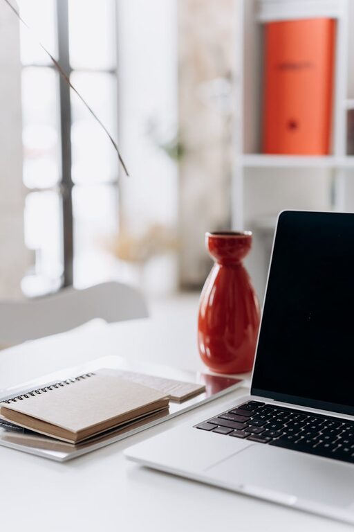 Simple Ways to Personalize Your Workspace for Better Comfort and Focus